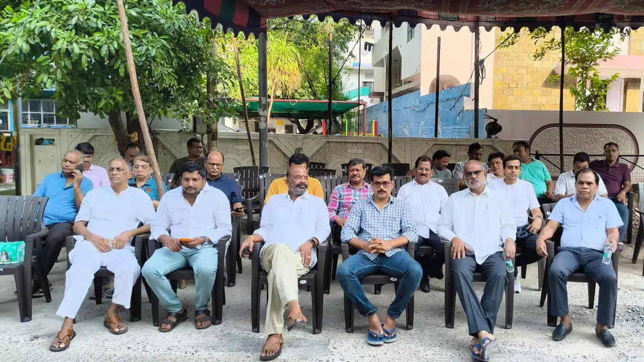 Habsiguda : హబ్సీగూడలో ఉద్రిక్తత.. శ్రీ చైతన్య కాలేజీ మూసివేయాలని కాలనీ వాసుల డిమాండ్