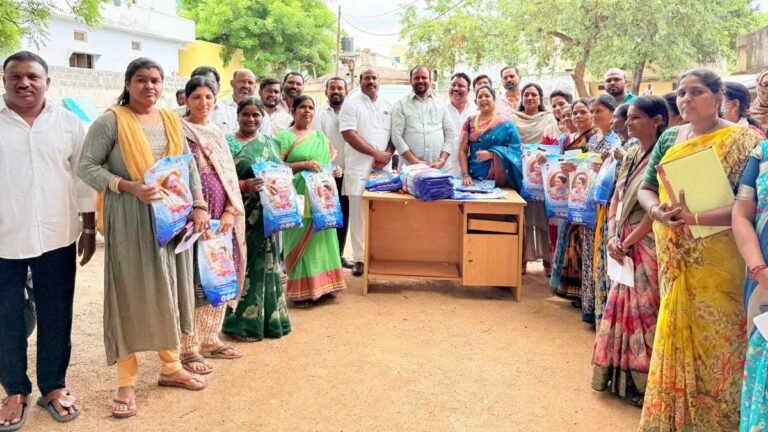 Indiramma Mahila Shakti Sarees : పర్వతాపూర్‌లో ఇందిరమ్మ మహిళా శక్తి చీరల పంపిణీ.. మహిళా సంక్షేమమే కాంగ్రెస్ ప్రభుత్వ లక్ష్యం