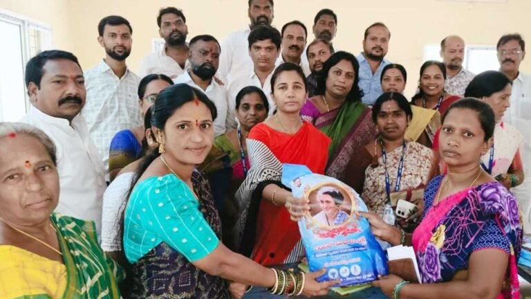Indiramma Sarees : ఇందిరమ్మ చీరలు మహిళల ఆత్మగౌరవానికి ప్రతీక.. రజిత పరమేశ్వర్ రెడ్డి..! Indiramma Sarees : ఇందిరమ్మ చీరలు మహిళల ఆత్మగౌరవానికి ప్రతీక.. రజిత పరమేశ్వర్ రెడ్డి..!
