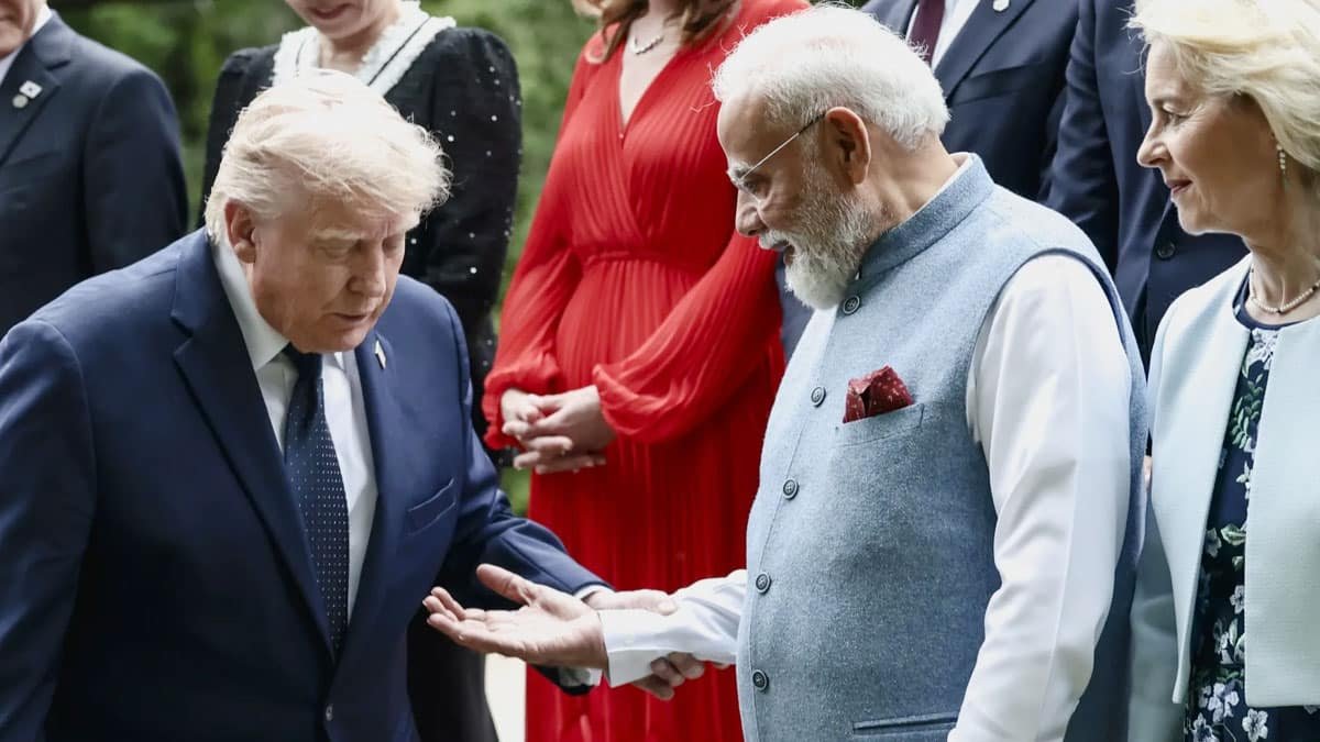 Modi Trump Meeting at G7 : షేక్ హ్యాండ్ ఇవ్వడం తప్ప ఏమీ చెయ్యలేవా మోడీ ?