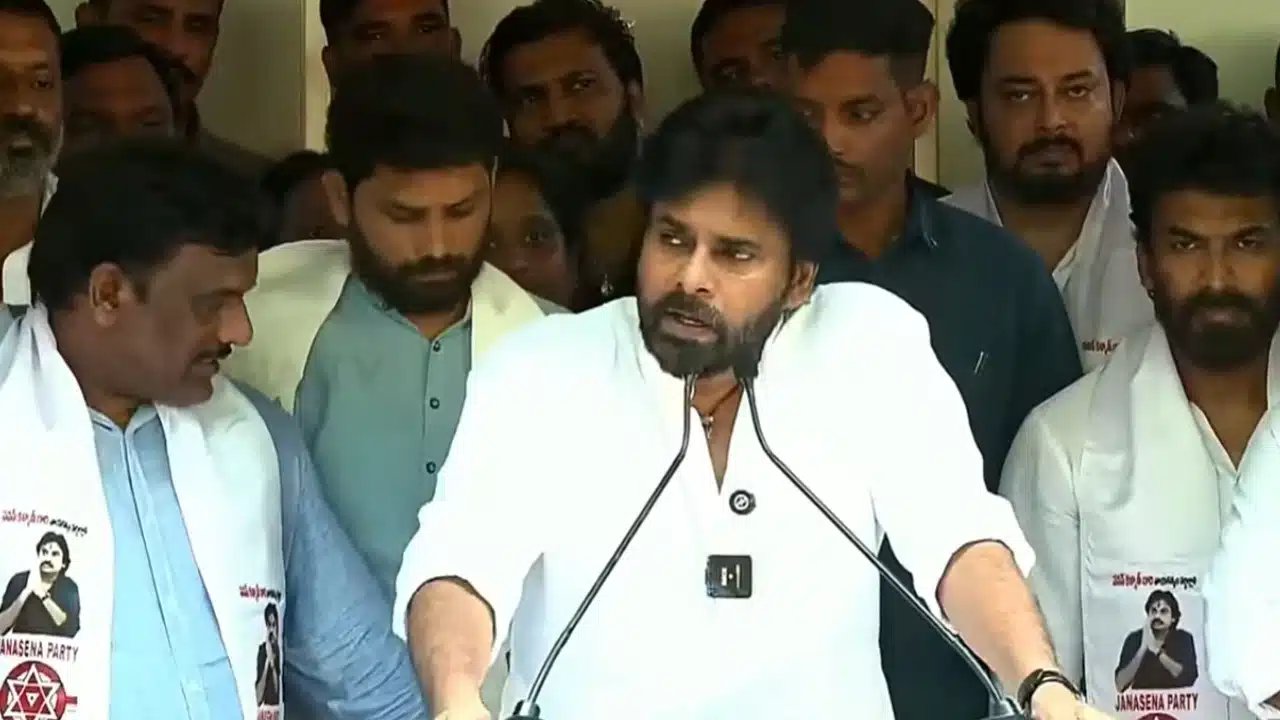 Pawan Kalyan : తెలంగాణ మీ అయ్యా జాగీరా.. పవన్ కళ్యాణ్ ఫైర్..!