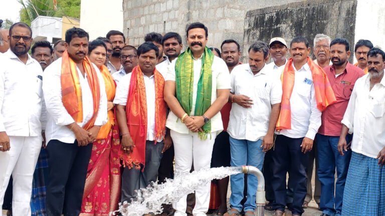 Pillalamarri : పిల్లలమర్రి అభివృద్ధికి మరో అడుగు.. రూ.28 లక్షల డబుల్ లైన్ రోడ్డు బ్రిడ్జ్ పనులకు శంకుస్థాపన Pillalamarri : పిల్లలమర్రి అభివృద్ధికి మరో అడుగు.. రూ.28 లక్షల డబుల్ లైన్ రోడ్డు బ్రిడ్జ్ పనులకు శంకుస్థాపన