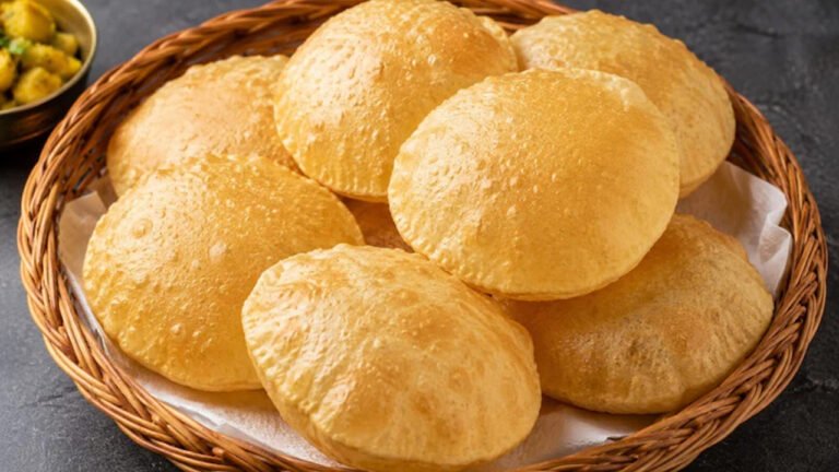 Pooris : పూరీలు మెత్తగా, పొంగిపొర్లేలా రావాలంటే ఈ సీక్రెట్ ట్రిక్ తప్పక తెలుసుకోండి!
