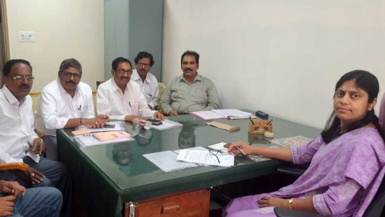 Singareni Workers : సింగరేణి కార్మికుల 31 డిమాండ్లపై కీలక చర్చలు.. సమస్యలు పరిష్కారం కాకపోతే సమ్మె తప్పదన్న ఎఐటీయూసీ
