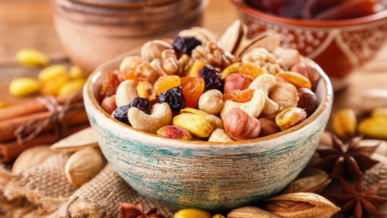 Soaked Dry Fruits : ఉదయాన్నే నానబెట్టిన డ్రై ఫ్రూట్స్ తింటున్నారా? శరీరంలో జరిగే అద్భుత మార్పులు ఇవే! Soaked Dry Fruits : ఉదయాన్నే నానబెట్టిన డ్రై ఫ్రూట్స్ తింటున్నారా? శరీరంలో జరిగే అద్భుత మార్పులు ఇవే!