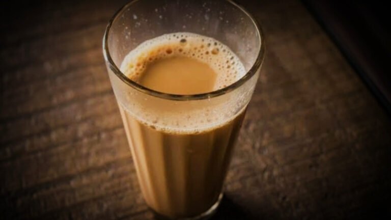 Tea : పాలు విరగకుండా చిక్కటి టీ కావాలా? ప్రతి గృహిణి తెలుసుకోవాల్సిన సీక్రెట్స్..! Tea : పాలు విరగకుండా చిక్కటి టీ కావాలా? ప్రతి గృహిణి తెలుసుకోవాల్సిన సీక్రెట్స్..!