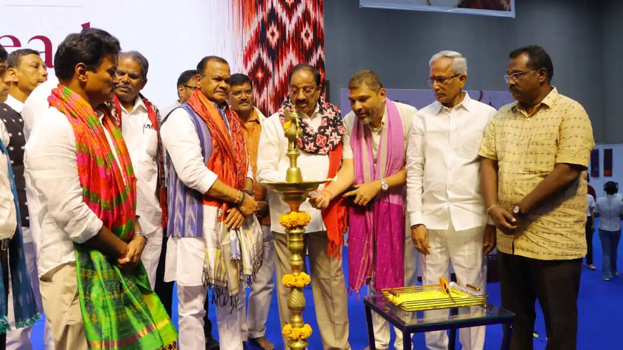 Thread Pochampally : నేతన్నల కోసం తెలంగాణ ప్రభుత్వం మరో ముందడుగు.. ‘థ్రెడ్ పోచంపల్లి’ ప్రారంభం..!