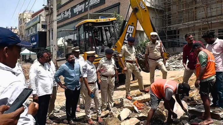 Tungaturthi Ravi : బోడుప్పల్, మేడిపల్లి, పీర్జాదిగూడలో ముంపు నివారణ చర్యల పరిశీలన.. అధికారులతో కలిసి పర్యటించిన తుంగతుర్తి రవి..! Tungaturthi Ravi : బోడుప్పల్, మేడిపల్లి, పీర్జాదిగూడలో ముంపు నివారణ చర్యల పరిశీలన.. అధికారులతో కలిసి పర్యటించిన తుంగతుర్తి రవి..!