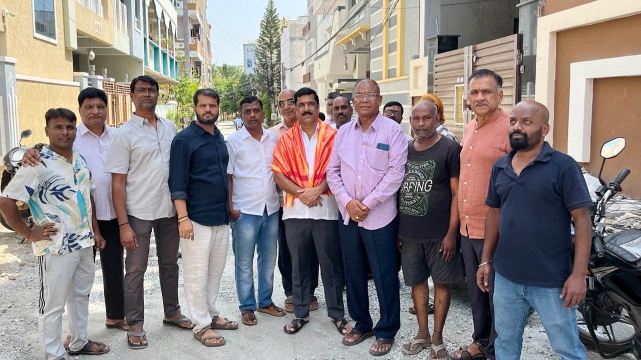 Vanasthalipuram : వనస్థలిపురం సీసీ రోడ్లు, పార్క్ అభివృద్ధితో హిల్ కాలనీకి కొత్త రూపు.. మాజీ కార్పొరేటర్‌కు ఘన సన్మానం