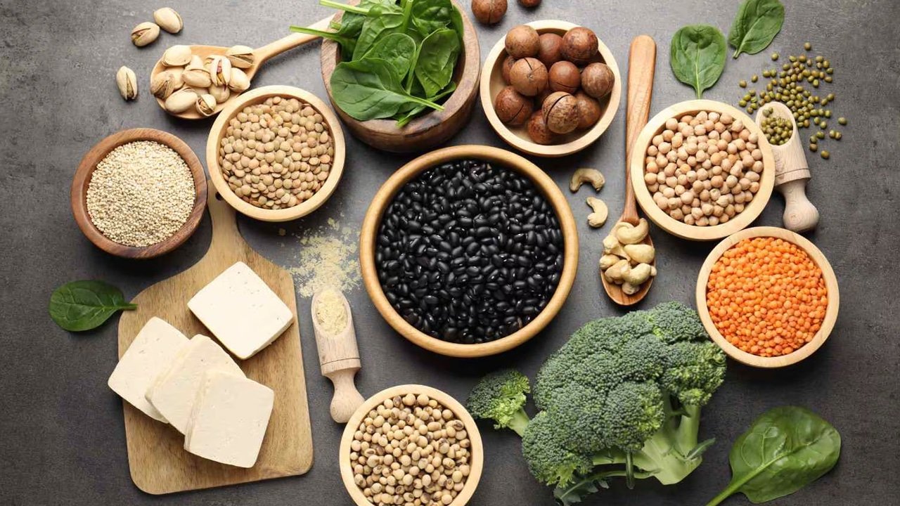 High-Protein Vegetarian Diet : నాన్‌వెజ్‌ లేకుండానే హై ప్రోటీన్ డైట్.. 50-100 గ్రాముల ప్రోటీన్ ఆహార ప‌దార్ధాలు ఇవే..!