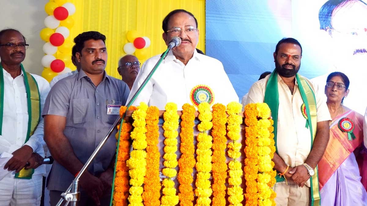 Venkaiah Naidu : కులం ఉండొచ్చు.. కులపిచ్చి ఉండకూడదు: కోదాడలో మాజీ ఉపరాష్ట్రపతి వెంకయ్య నాయుడు..!