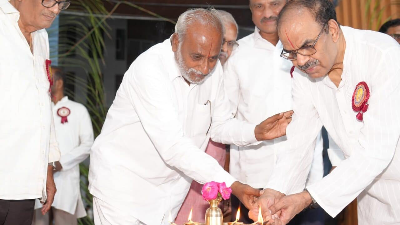 puranapanda-srinivas-achieves-milestone-with-two-lakh-book-release