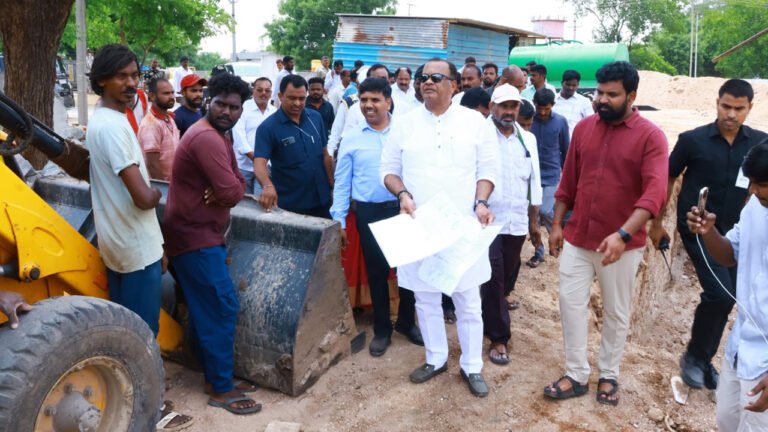 Tipparthi : తిప్పర్తిలో మంత్రి కోమటిరెడ్డి పర్యటన.. జూనియర్ కాలేజీ, డబుల్ బెడ్‌రూమ్ ఇండ్ల పనులపై కీలక ఆదేశాలు