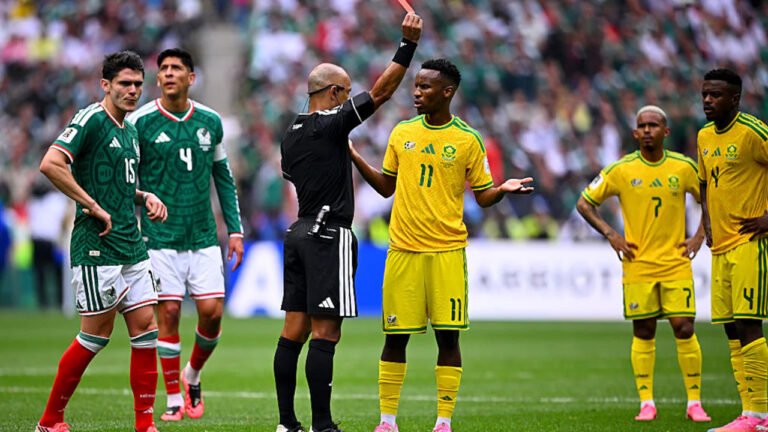 FIFA World Cup 2026 : ఫిఫా వరల్డ్ కప్ తొలి మ్యాచ్లో హైడ్రామా.. గోల్స్, రెడ్ కార్డులు, రికార్డులతో మెక్సికో దుమ్మురేపింది FIFA World Cup 2026 : ఫిఫా వరల్డ్ కప్ తొలి మ్యాచ్లో హైడ్రామా.. గోల్స్, రెడ్ కార్డులు, రికార్డులతో మెక్సికో దుమ్మురేపింది