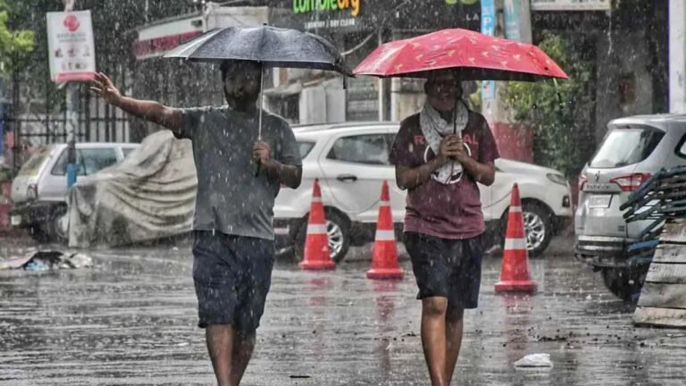 Heavy Rain : మళ్లీ కుండపోతే.. మరో 48 గంటలు వర్షాలే.. వాతావరణ శాఖ తాజా అలర్ట్! Heavy Rain : మళ్లీ కుండపోతే.. మరో 48 గంటలు వర్షాలే.. వాతావరణ శాఖ తాజా అలర్ట్!