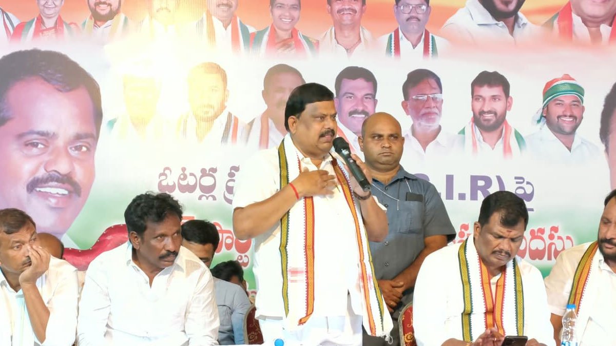 Balu Naik : SIRపై ఎమ్మెల్యే బాలు నాయక్ అలర్ట్.. ఒక్క అర్హుడి ఓటు కూడా తొలగిపోకూడదంటూ కీలక ఆదేశాలు : ఎమ్మెల్యే బాలు నాయక్ Balu Naik : SIRపై ఎమ్మెల్యే బాలు నాయక్ అలర్ట్.. ఒక్క అర్హుడి ఓటు కూడా తొలగిపోకూడదంటూ కీలక ఆదేశాలు : ఎమ్మెల్యే బాలు నాయక్