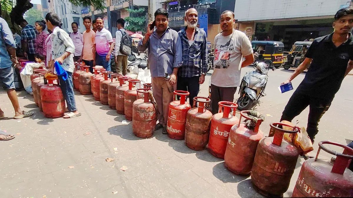 LPG Cylinder : మళ్లీ Iran-US యుద్ధ భయం.. గ్యాస్ సిలిండర్ కొరత వస్తుందా..? LPG Cylinder : మళ్లీ Iran-US యుద్ధ భయం.. గ్యాస్ సిలిండర్ కొరత వస్తుందా..?