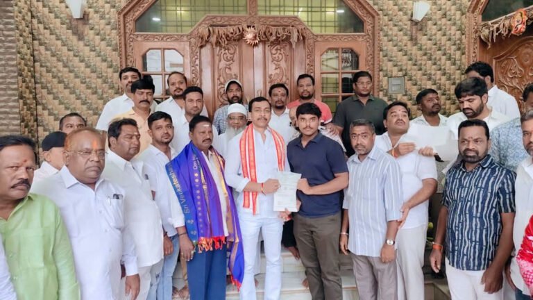Mandumula Parameshwar Reddy : CMRFతో ఉప్పల్ ప్రజలకు భారీ ఊరట.. లక్షల రూపాయల చెక్కులు పంపిణీ చేసిన మందుముల Mandumula Parameshwar Reddy : CMRFతో ఉప్పల్ ప్రజలకు భారీ ఊరట.. లక్షల రూపాయల చెక్కులు పంపిణీ చేసిన మందుముల