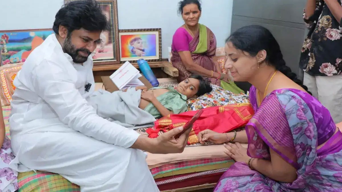 Niranjan Passes Away : పవన్ మాట నిలవకముందే.. ‘చోటా గబ్బర్ సింగ్’ నిరంజన్ కన్నుమూత..! Niranjan Passes Away : పవన్ మాట నిలవకముందే.. ‘చోటా గబ్బర్ సింగ్’ నిరంజన్ కన్నుమూత..!
