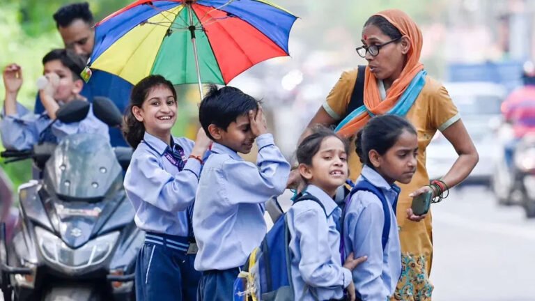 Schools Holidays : విద్యార్థులకు బంపర్ న్యూస్.. జూలై 6 నుంచి 14 రోజులు సెలవులు..! Schools Holidays : విద్యార్థులకు బంపర్ న్యూస్.. జూలై 6 నుంచి 14 రోజులు సెలవులు..!
