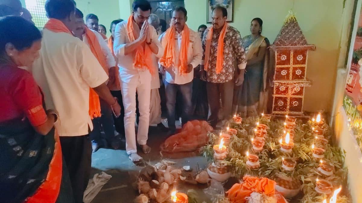 Uppal Bonalu 2026 : ఉప్పల్‌లో పోచమ్మకు తొలి బోనం.. ప్రత్యేక పూజల్లో పరమేశ్వర్ రెడ్డి..!