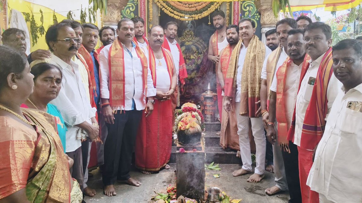 Uppal Nalla Pochamma : ఉప్పల్‌ బీరప్పగడ్డ భక్తిశ్రద్ధల మధ్య నల్ల పోచమ్మ విగ్రహ ప్రతిష్ట..!