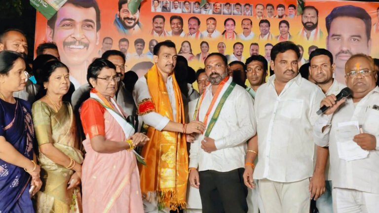 Uppal Congress : ఉప్పల్లో కాంగ్రెస్కు భారీ ఊపు.. రేవంత్ అభివృద్ధి క్తి పెరుగుతున్న మద్దతు : మందుముల Uppal Congress : ఉప్పల్లో కాంగ్రెస్కు భారీ ఊపు.. రేవంత్ అభివృద్ధి క్తి పెరుగుతున్న మద్దతు : మందుముల