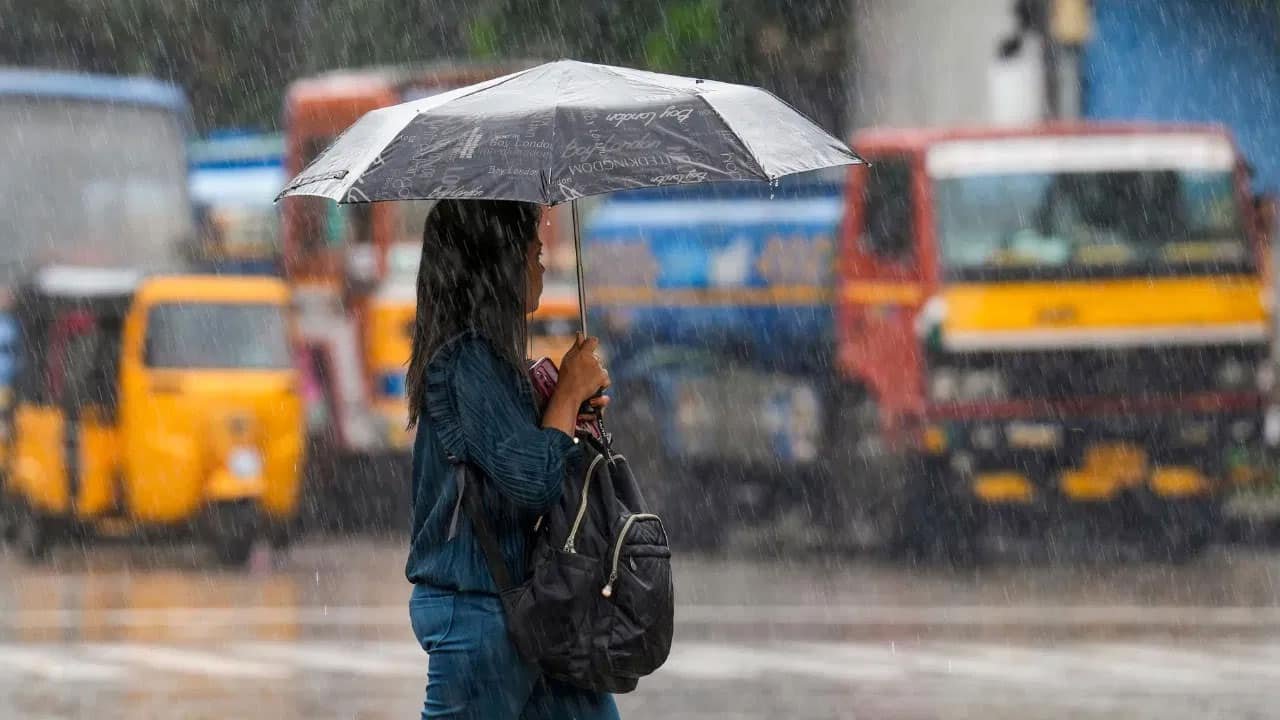 Weather Alert : బంగాళాఖాతంలో అల్పపీడనం.. తెలుగు రాష్ట్రాలకు భారీ వ‌ర్షాలు.. ఈ జిల్లాలు హై అలర్ట్..!