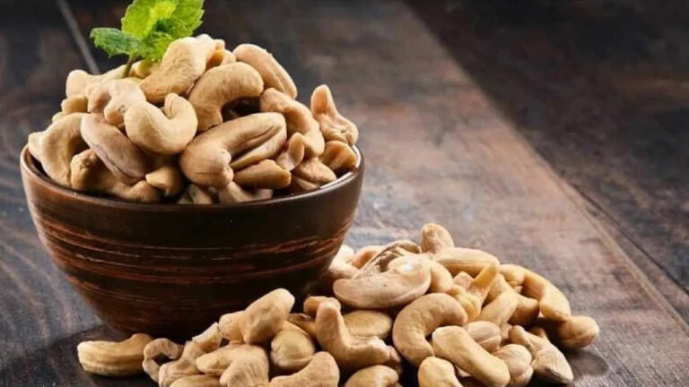 Cashew Nuts : అసలైన జీడిపప్పు ఎలా గుర్తించాలి? కల్తీ కాజును సెకన్లలో ఇలా కనిపెట్టండి Cashew Nuts : అసలైన జీడిపప్పు ఎలా గుర్తించాలి? కల్తీ కాజును సెకన్లలో ఇలా కనిపెట్టండి
