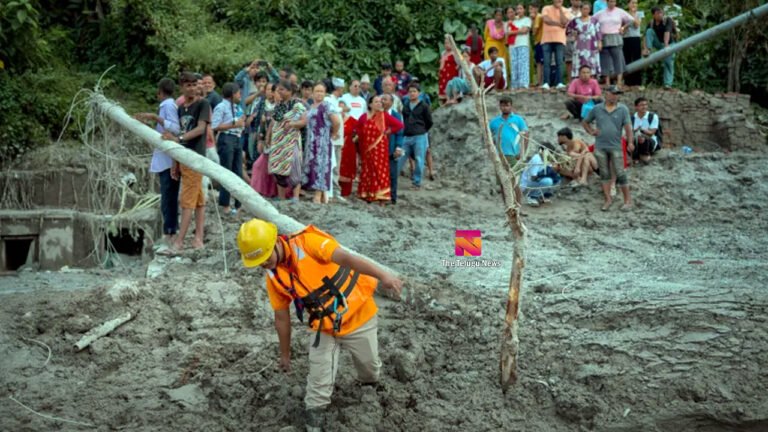 Nepal Floods : నేపాల్‌-చైనా సరిహద్దులో వరద విషాదం.. ఆత్మీయుల కోసం కన్నీటి ఎదురుచూపులు..!