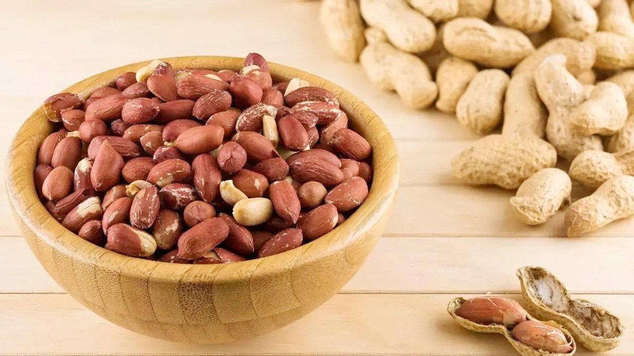 Peanuts : వేపిన పల్లీలు vs పచ్చి వేరుశనగ.. ఆరోగ్యానికి ఏది బెస్ట్?
