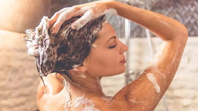 Hair Care Tips : జుట్టు రాలకుండా, ఒత్తుగా పెరగాలంటే.. తలస్నానం సమయంలో ఈ జాగ్రత్తలు తప్పనిసరి! Hair Care Tips : జుట్టు రాలకుండా, ఒత్తుగా పెరగాలంటే.. తలస్నానం సమయంలో ఈ జాగ్రత్తలు తప్పనిసరి!