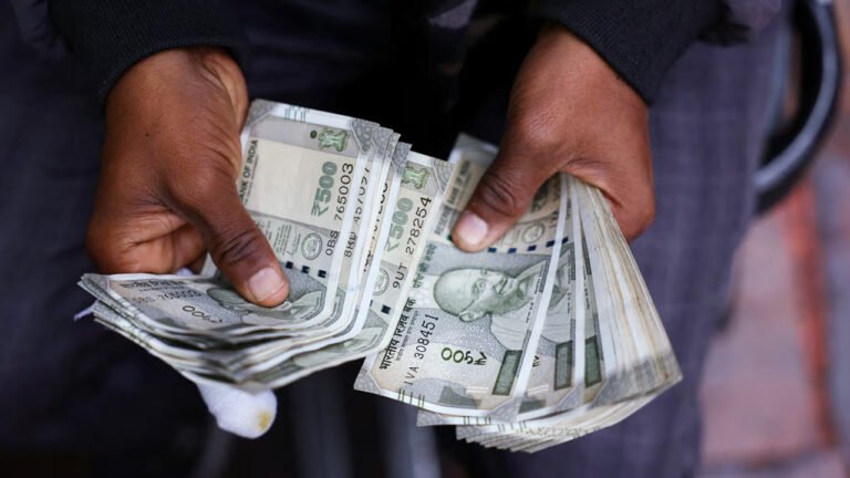 Employees Bonus : ఉద్యోగులకు గుడ్ న్యూస్.. ఒక్కో ఉద్యోగికి రూ.17,951 బోనస్..! Employees Bonus : ఉద్యోగులకు గుడ్ న్యూస్.. ఒక్కో ఉద్యోగికి రూ.17,951 బోనస్..!