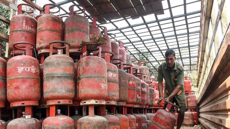 LPG Gas Connection : కొత్త LPG గ్యాస్ కనెక్షన్లు ఎందుకు ఆగిపోయాయి? అసలు కారణం ఇదేనా..? LPG Gas Connection : కొత్త LPG గ్యాస్ కనెక్షన్లు ఎందుకు ఆగిపోయాయి? అసలు కారణం ఇదేనా..?