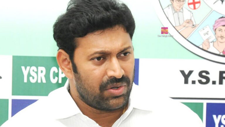 Avinash Reddy : వేల కొద్దీ డాక్యుమెంట్లతో ఈడీ ముందుకొచ్చిన అవినాష్ రెడ్డి.. తాడేపల్లిలో మొదలైన టెన్షన్..!